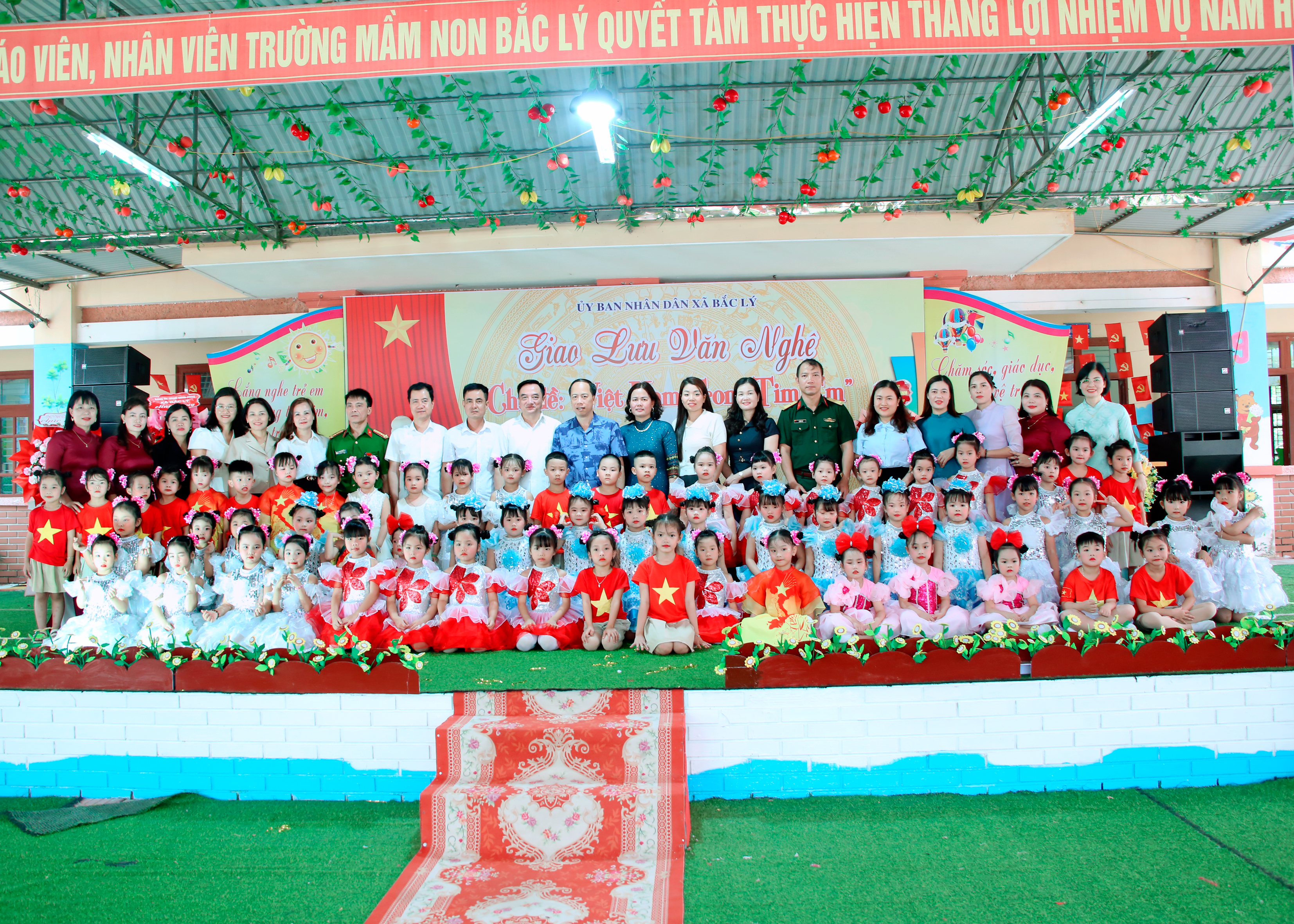 Chương trình giao lưu văn nghệ với chủ đề” Việt Nam trong tim em”